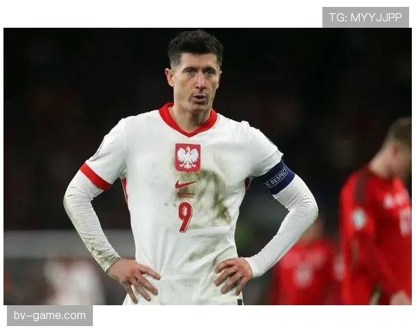 莱万多夫斯基防守贡献持续提升，全面能力引关注