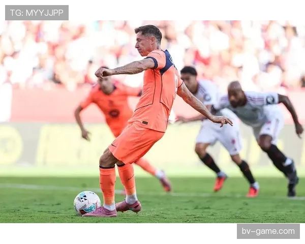 莱万多夫斯基达成职业生涯300球里程碑，再展传奇锋线魅力