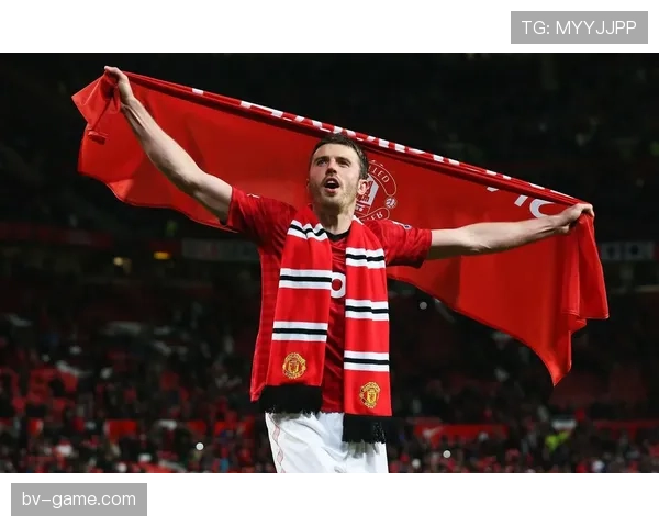 曼联防线失误频繁,防守稳定性持续下滑引发关注 曼联防线失误频繁,防守稳定性持续下滑引发关注