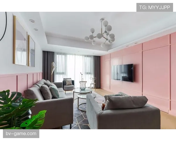 常园出门随手一穿，手上的那块表能把我家装修好几次